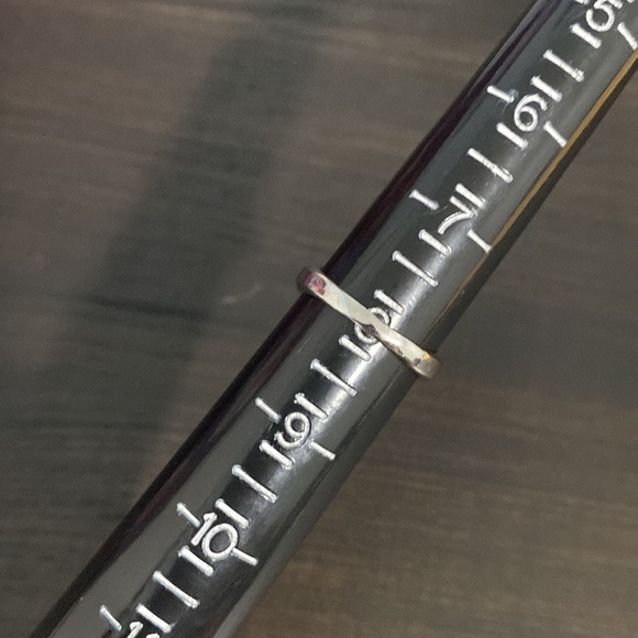 Gorgeous Sterling Silver Cubic Zirconia Ring Size 8 - Picture 7 of 7